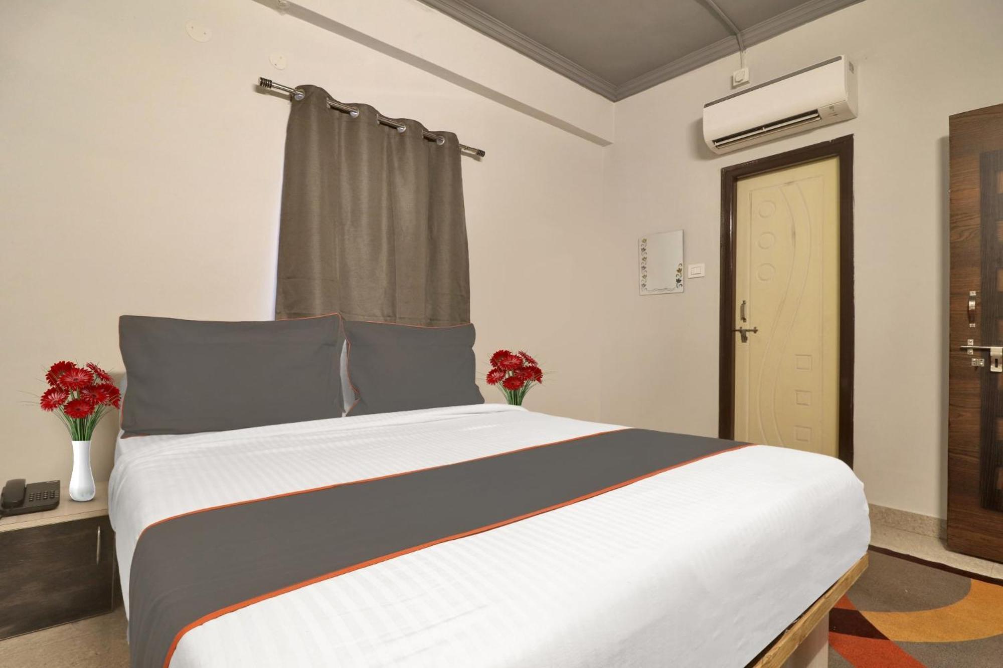 Super Townhouse Rcc Blizz Hotel Kondapur  Exterior photo